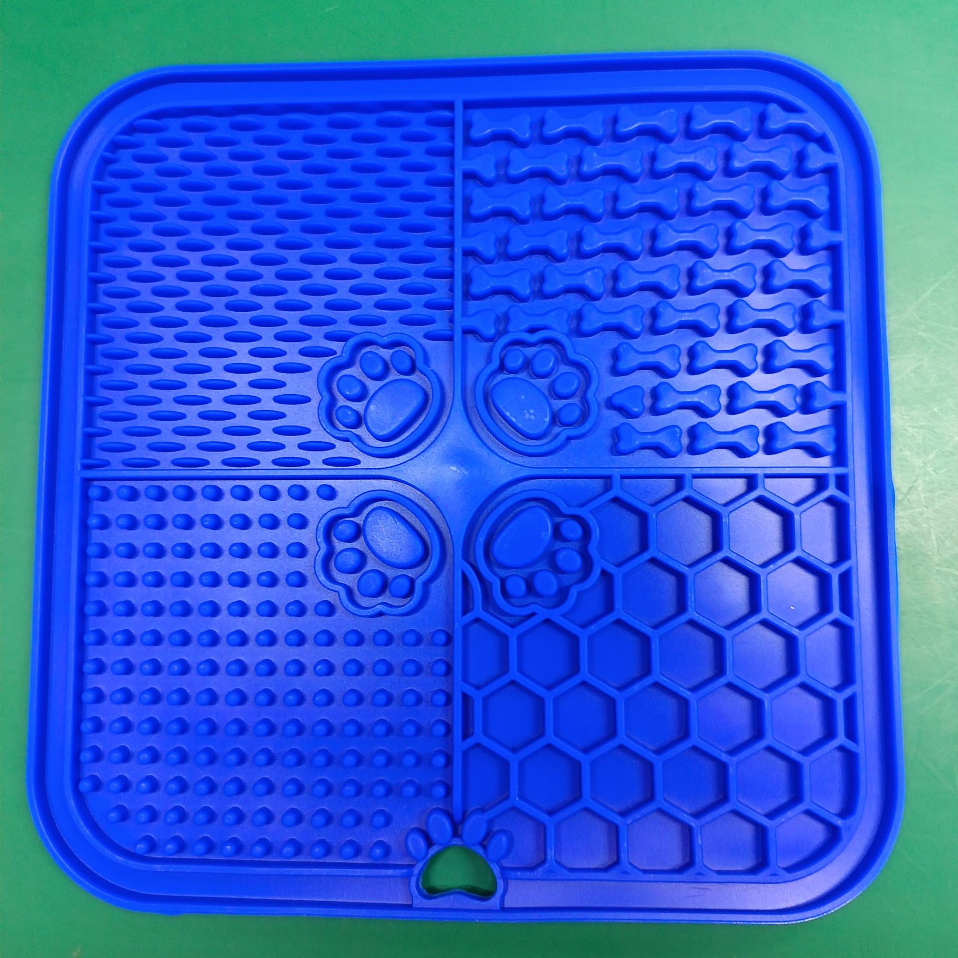 Happy Slow‑Feeding Pet Tableware Mat